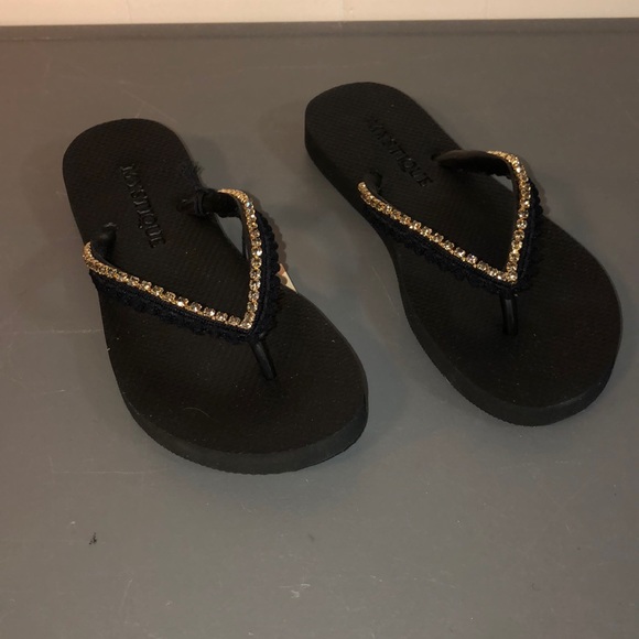 mystique flip flops